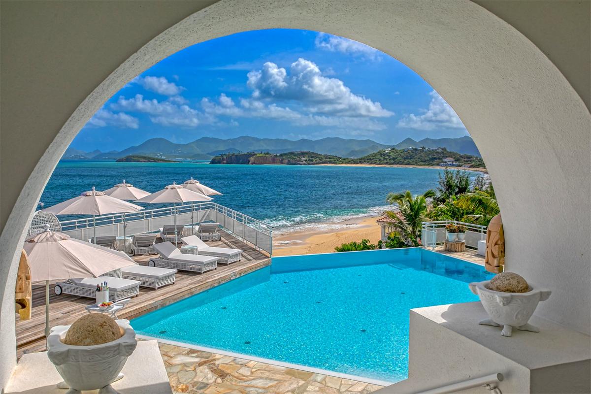 St Martin beachfront luxury villa rental - The pool